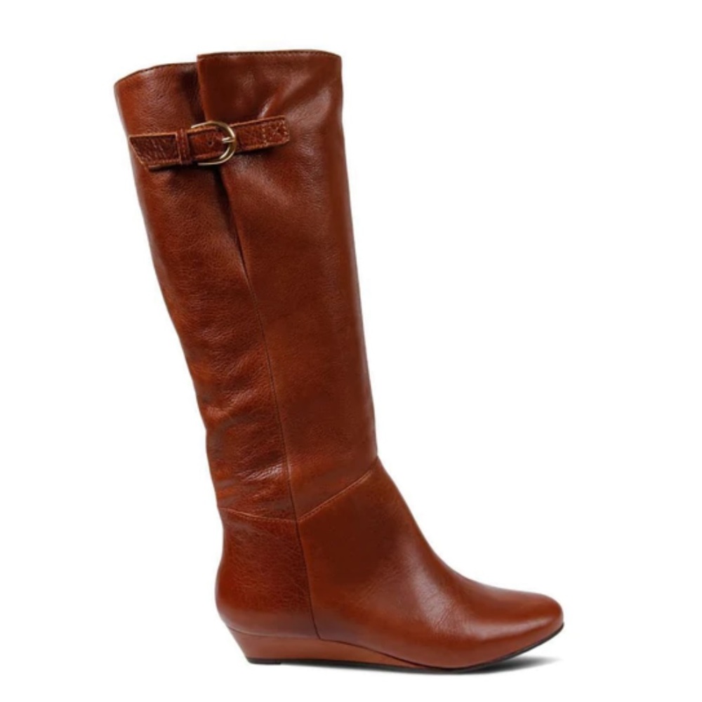 Steve Madden Intyce Boots in Cognac Leather in size 5